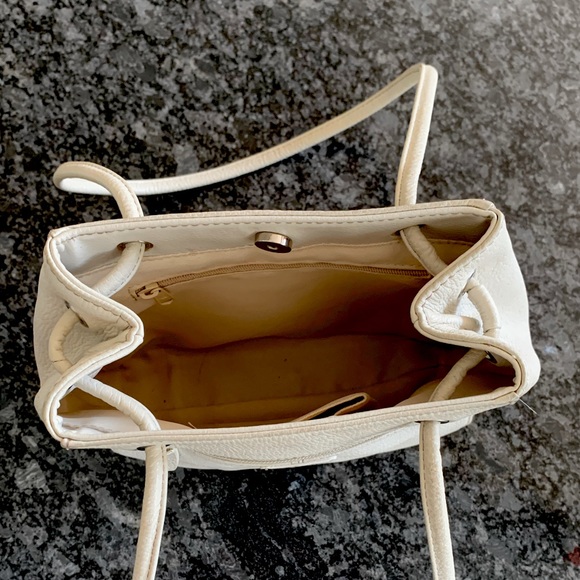 Fossil leather purse in cream - Picture 2 of 3